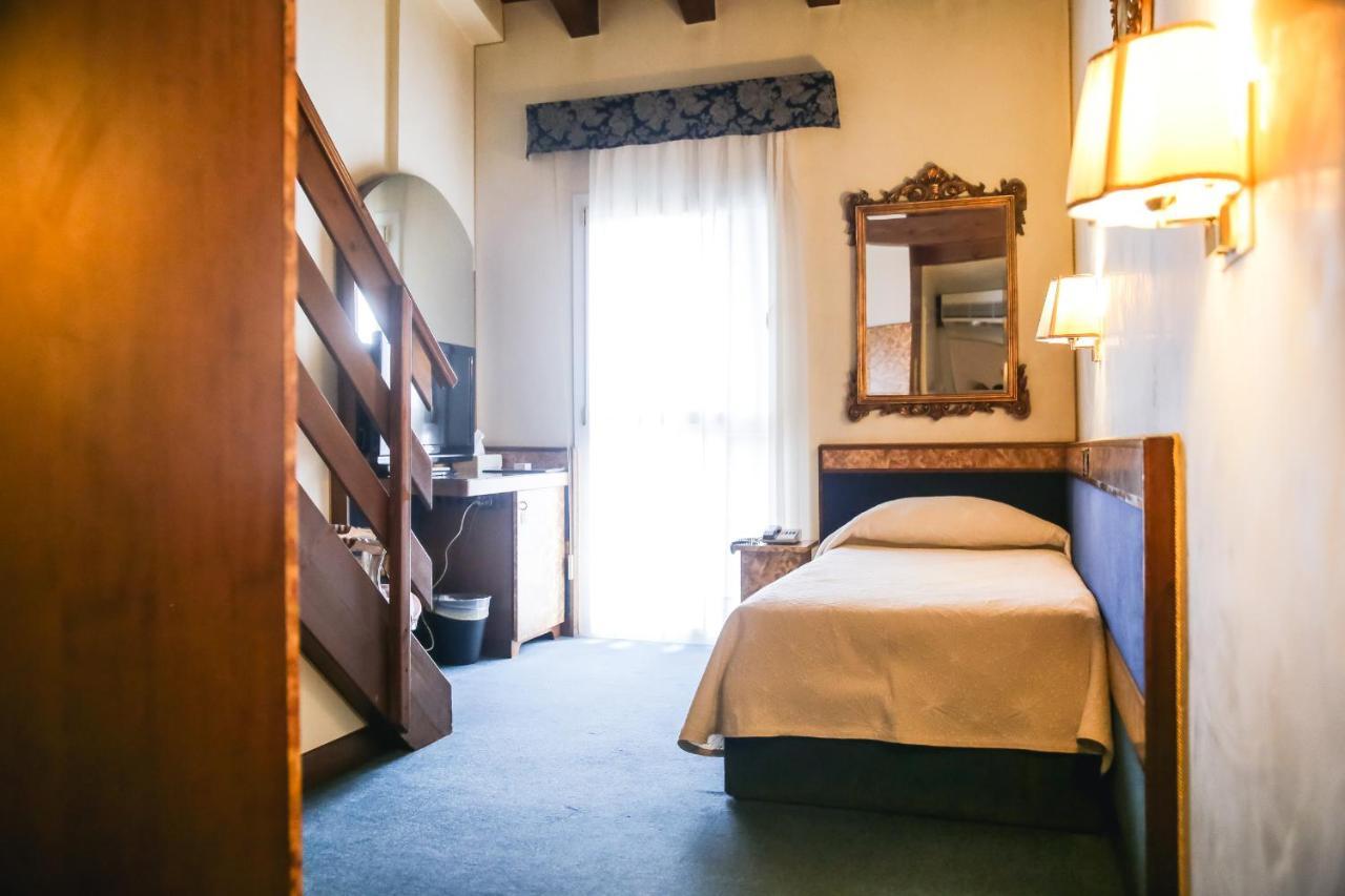 Tezze sul Brenta Hotel Villa Pigalle מראה חיצוני תמונה